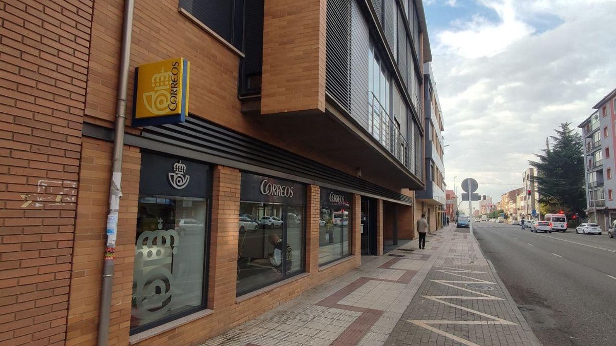 Oficina de Correos en el barrio de El Crucero, que da servicio al barrio de La Vega de León