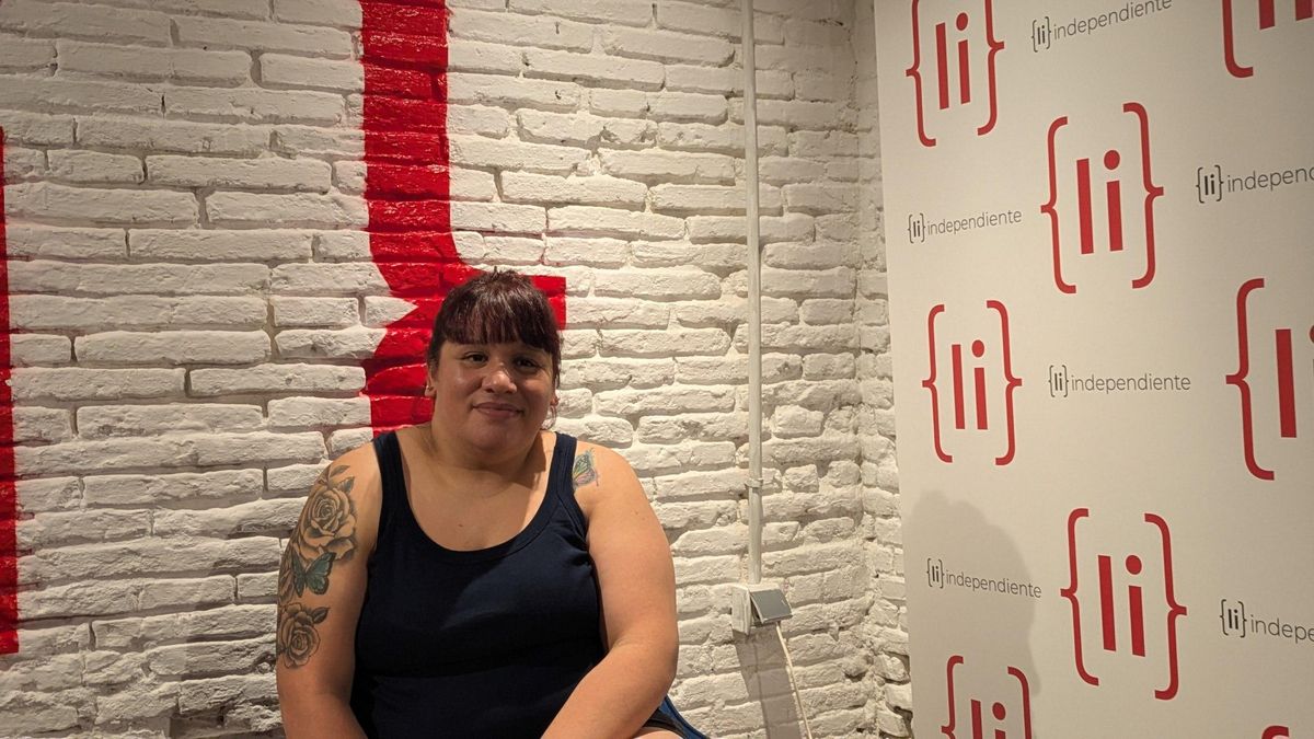 La diputada Natalia Zaracho en el local de La Independiente, en Madrid.