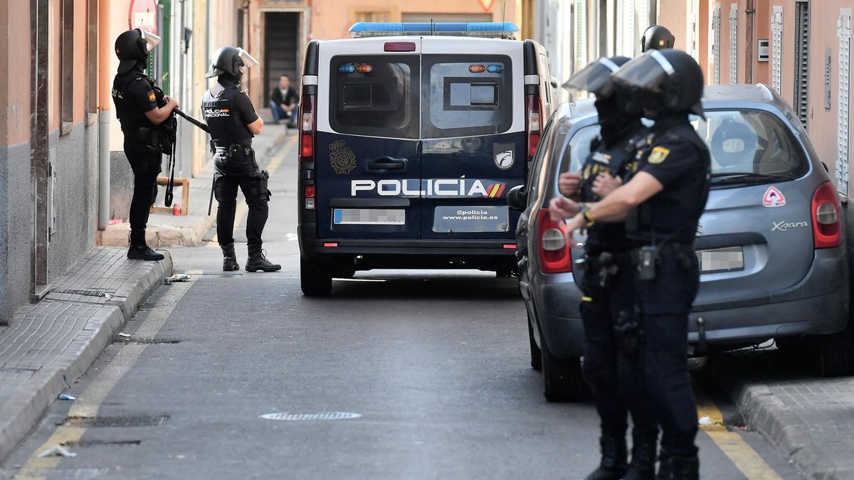 Imagen de archivo de unidades de la Policía Nacional durante un operativo en Palma.