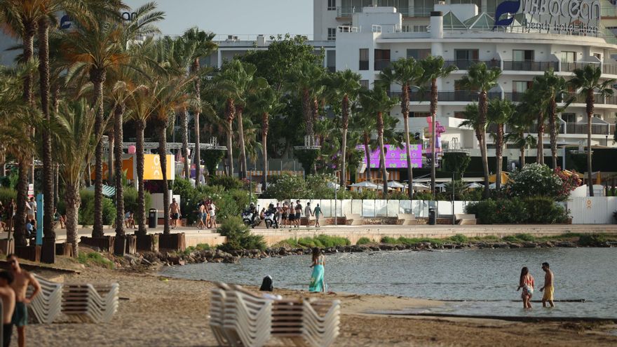 Los cañones de confetis y serpentinas de un hotel-discoteca de Ibiza alertan a los ecologistas: “Actúan con impunidad”
