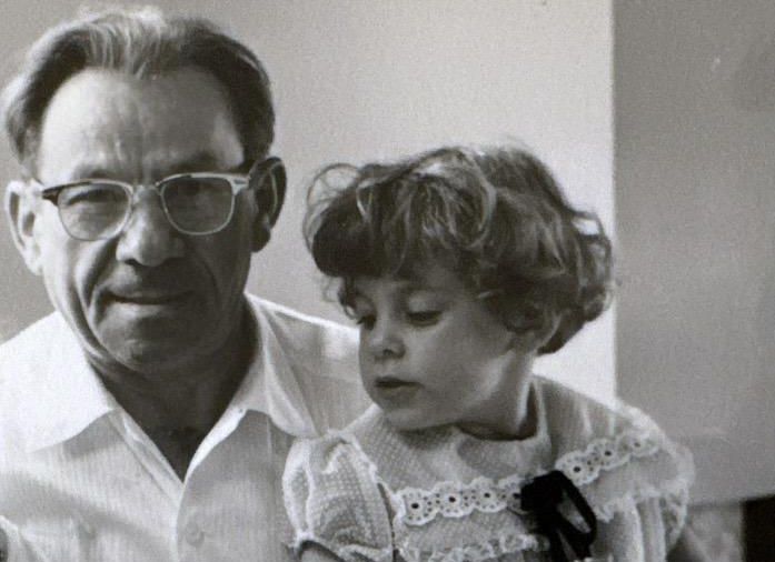 Harry Poll y su nieta, Deena Poll, en Los Ángeles, Estados Unidos