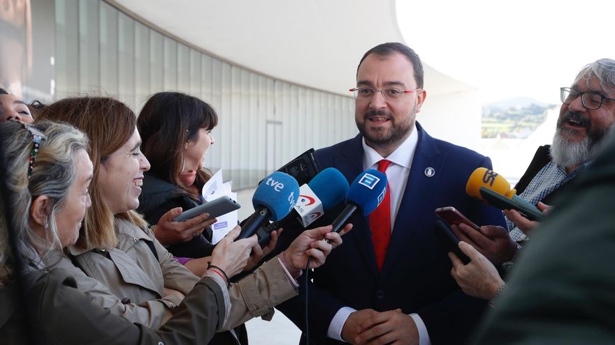 Adrián Barbón pide "igualdad de trato" para Asturias si se condona la deuda a Cataluña