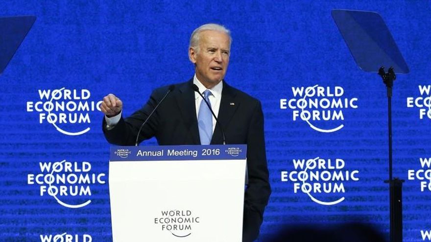 El día que Joe Biden cambió su discurso en Davos para elogiar las prácticas laborales de Uber