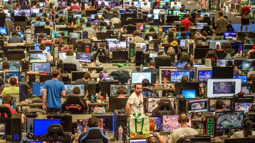 Vuelve la Euskal Encounter, la fiesta de la informática que lleva 30 años reuniendo en Euskadi a amantes del ciberespacio