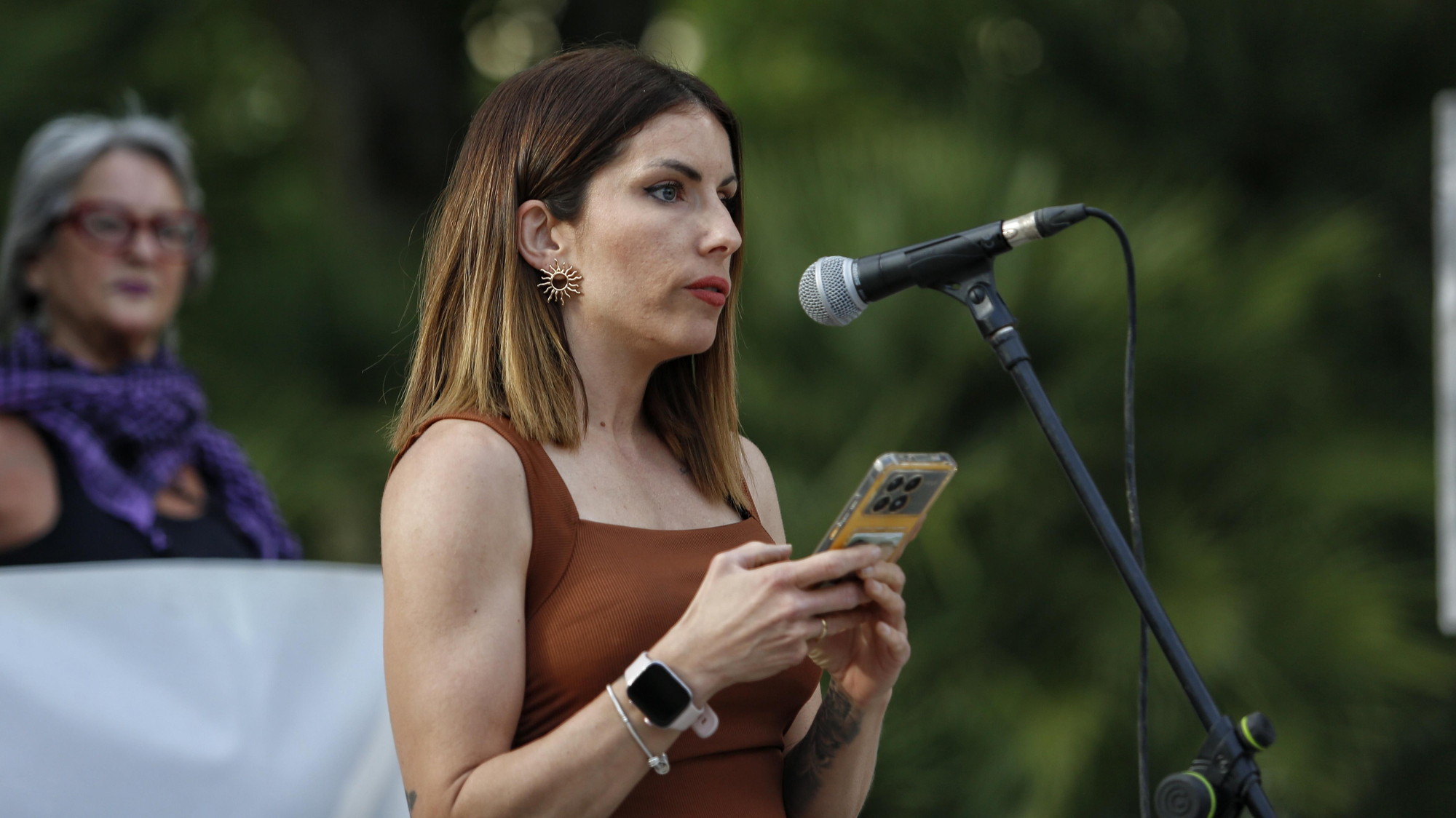La Plataforma Cordobesa contra la Violencia a las Mujeres sale a la calle para decir 'Basta ya', tras el asesinato de Tulia en el barrio de La Fuensanta