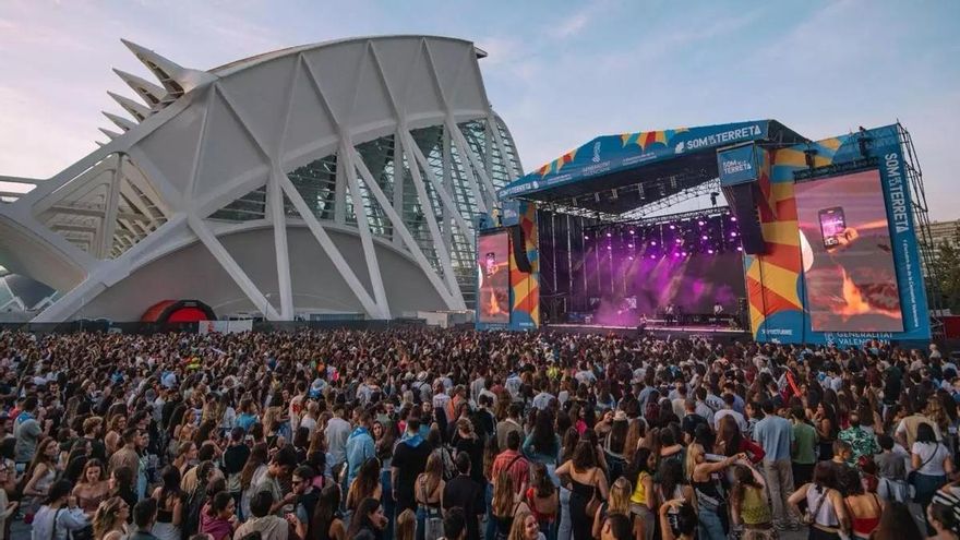 Mazón pagará 3,4 millones a los promotores que eligió a dedo para el festival musical del Nou d'Octubre