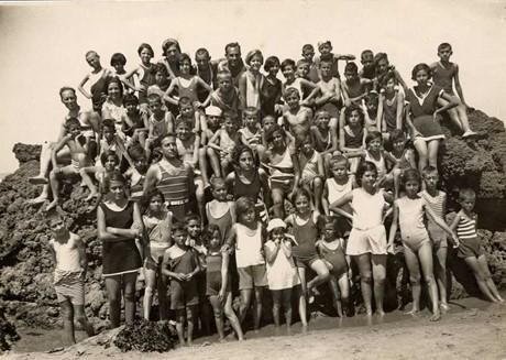 Los maestros y monitores de la Institución Libre de Enseñanza daban una gran importancia a los juegos, las excursiones y el ejercicio físico, como elementos forjadores de la educación integral de la infancia y la juventud.