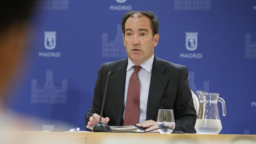 Almeida defiende que el contrato a la empresa donde trabaja el hermano de Carabante fue legal y la oposición sospecha de corrupción