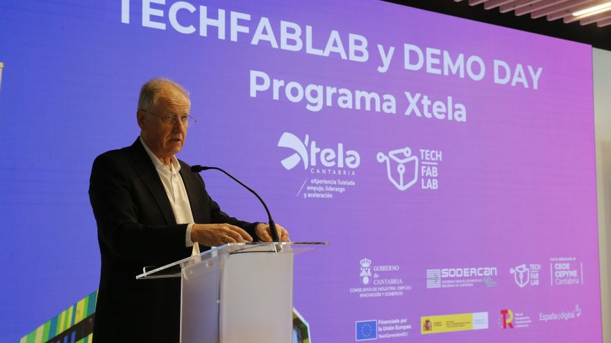 El consejero de Innovación, Eduardo Arasti, presenta el proyecto TechFabLab