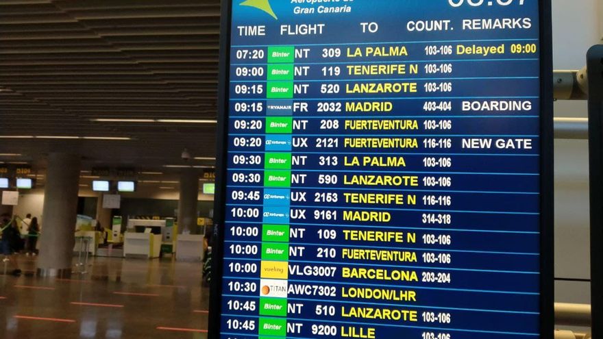 El cambio de viento acerca la ceniza al aeropuerto de La Palma y amenaza con su cierre
