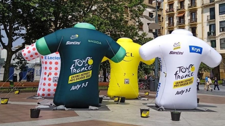 Los 'maillots' hinchables, en Donostia