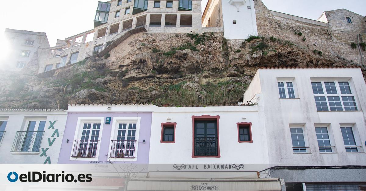 El acantilado que amenaza a turistas y vecinos en Menorca: "No estoy tranquilo, nadie toma medidas para evitar una tragedia"