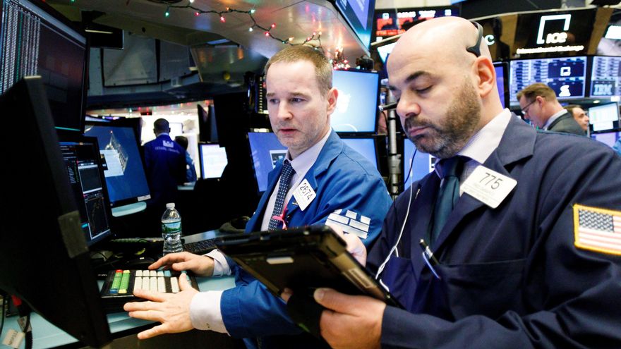 Wall Street abre en rojo y el Dow Jones pierde 0,21 % arrastrado por las tecnológicas