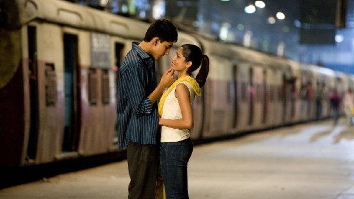 El beso romántico ha ido perdiendo protagonismo»… Dev Patel y Freida Pinto en 'Slumdog Millionaire'.