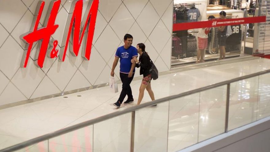 Las ventas de H&M cayeron un 46 % en marzo por la crisis del coronavirus. EPA/RITCHIE B. TONGO/Archivo