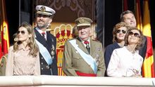 Letizia, Felipe, Juan Carlos, Cristina, Sofía e Iñaki Urdangarin, en el 12 de octubre de 2010.