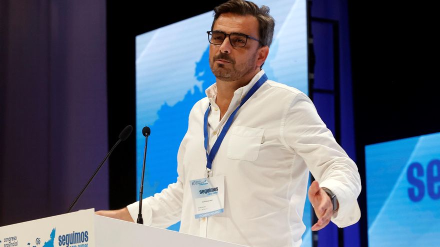 El número tres de la Xunta defiende que dar un cargo a la senadora que dejó su escaño a Feijóo no es "un cambio de cromos"