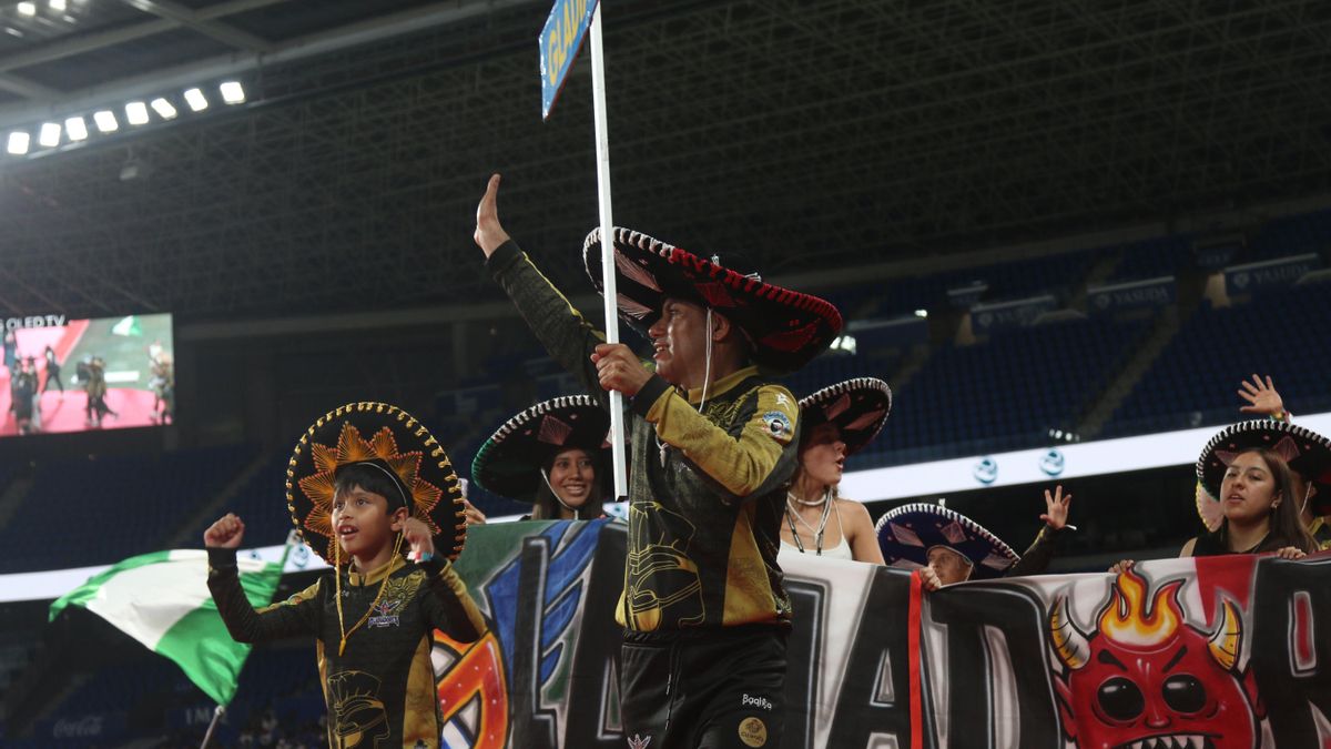 Los jugadores de Gladiadores Especiales en la inauguración de la Donosti Cup