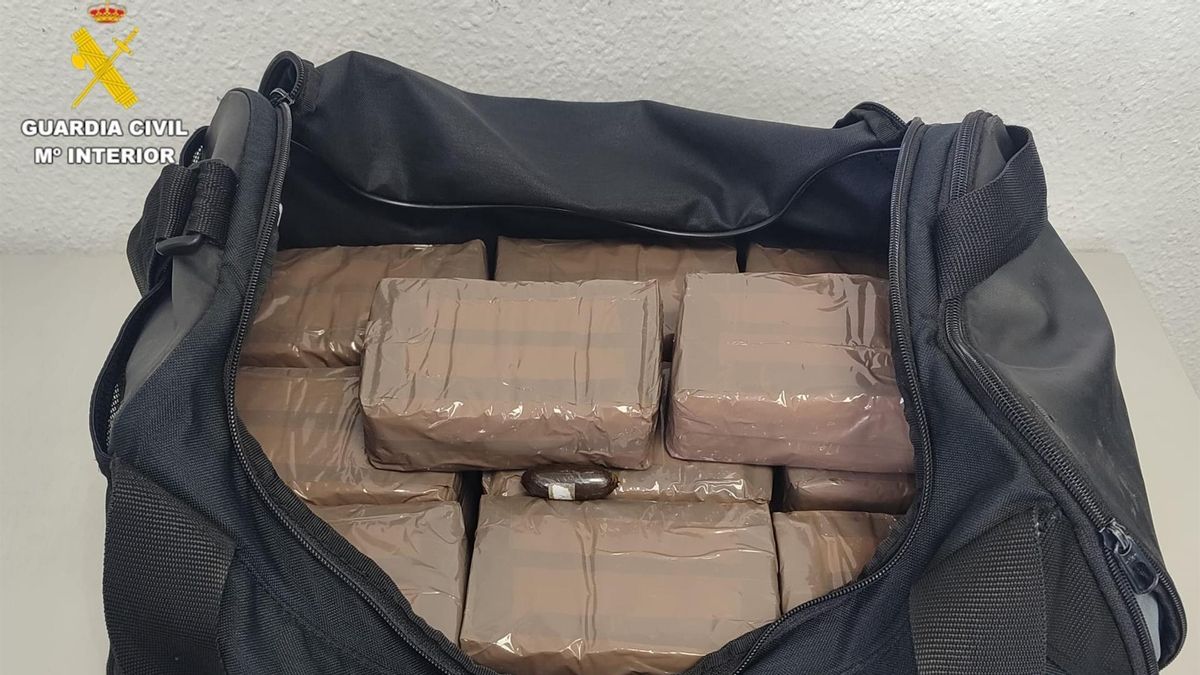 La Guardia Civil detiene a un hombre en Fuerteventura a punto de subir a un barco con más de 10 kilos de hachís