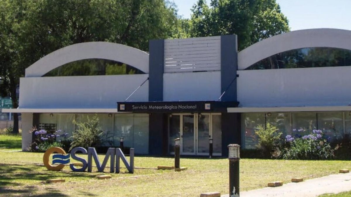 Paro en el Servicio Meteorológico Nacional por despidos: advierten impacto en vuelos, alertas y producción