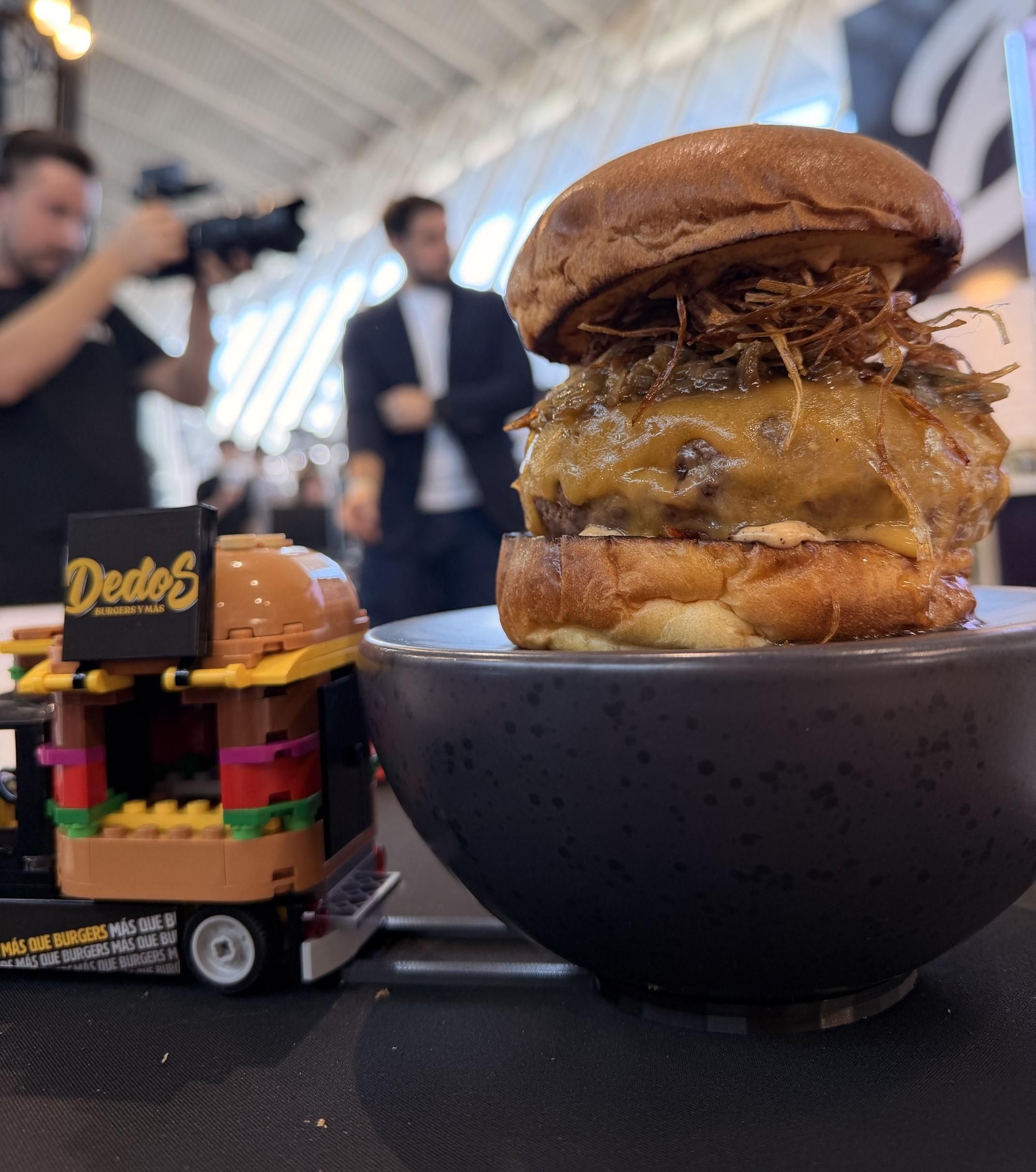 Dedos, segundo puesto.