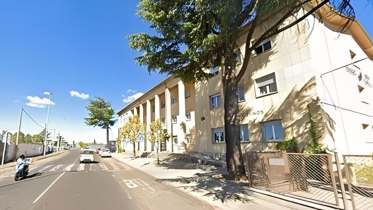 Imagen de la Avenida Agustinos de León, frente al colegio.