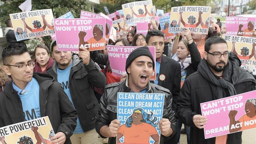 El futuro migratorio de los hispanos está en sus "propias manos"