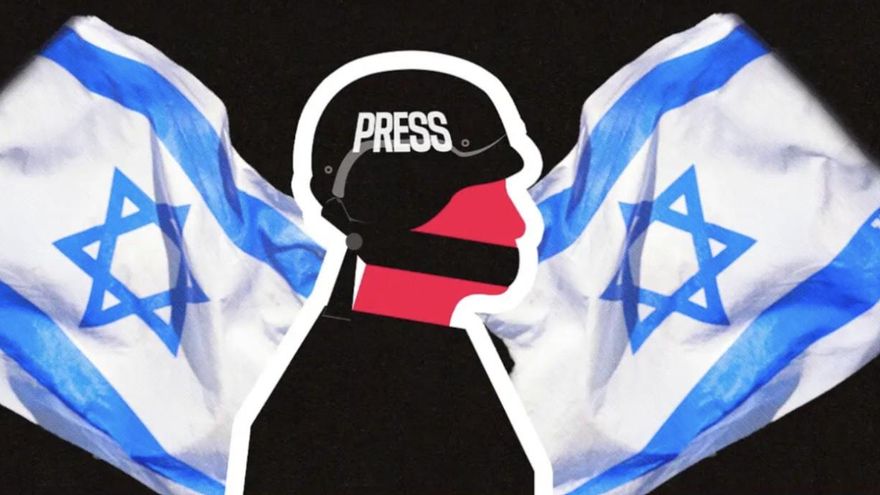 Imagen de las banderas de Israel y un reportero.