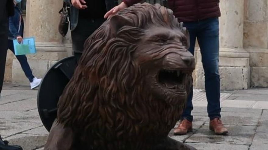 La figura, en detalle.