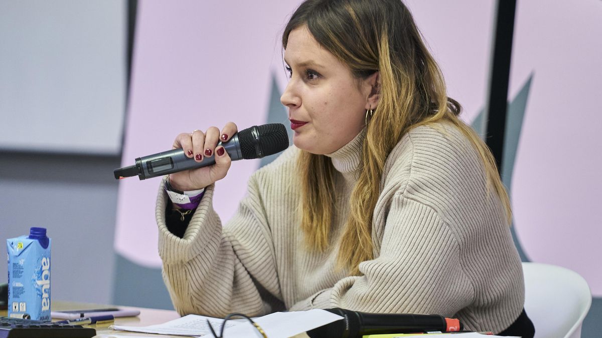 La portavoz adjunta de Unidas Podemos en la Asamblea de Madrid, Alejandra Jacinto, interviene durante la celebración de la 'Uni de otoño' en la Universidad Complutense de Madrid, a 5 de noviembre de 2022, en Madrid (España).