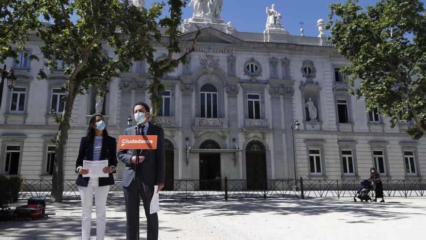 Inés Arrimadas y Edmundo Bal, tras presentar su recurso ante el Supremo