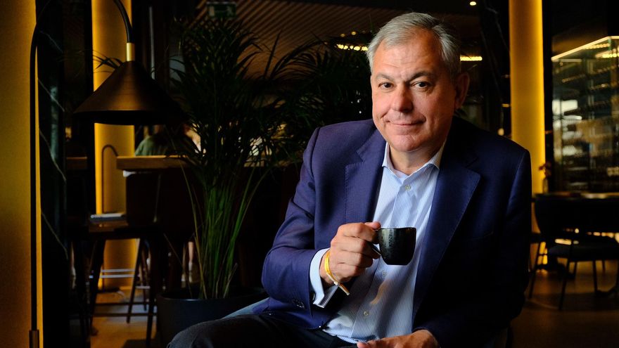 Retrato de José Luis Sanz (PP Sevilla) en 12 brochazos: "Le di la enhorabuena a una embarazada... y no estaba embarazada"