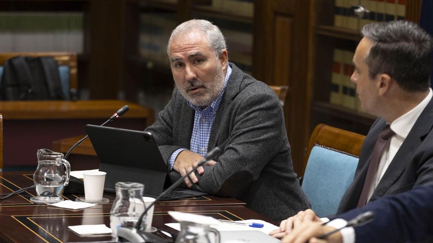 Un físico llevado por Vox al Parlamento canario propone instalar pequeños reactores nucleares en las Islas
