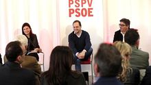 Los secretarios de Organización del PSOE y del PSPV, César Luena (i) y Alfred Boix (d)