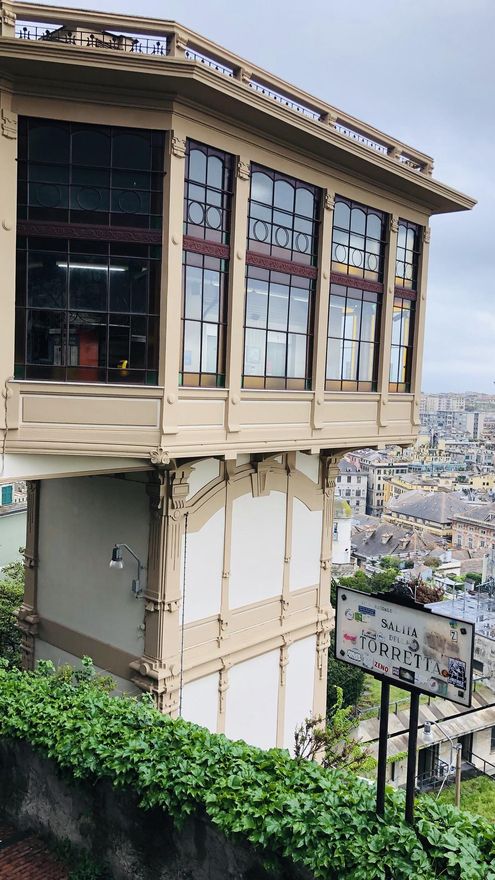 Ascensor en la Spianata Castelletto.