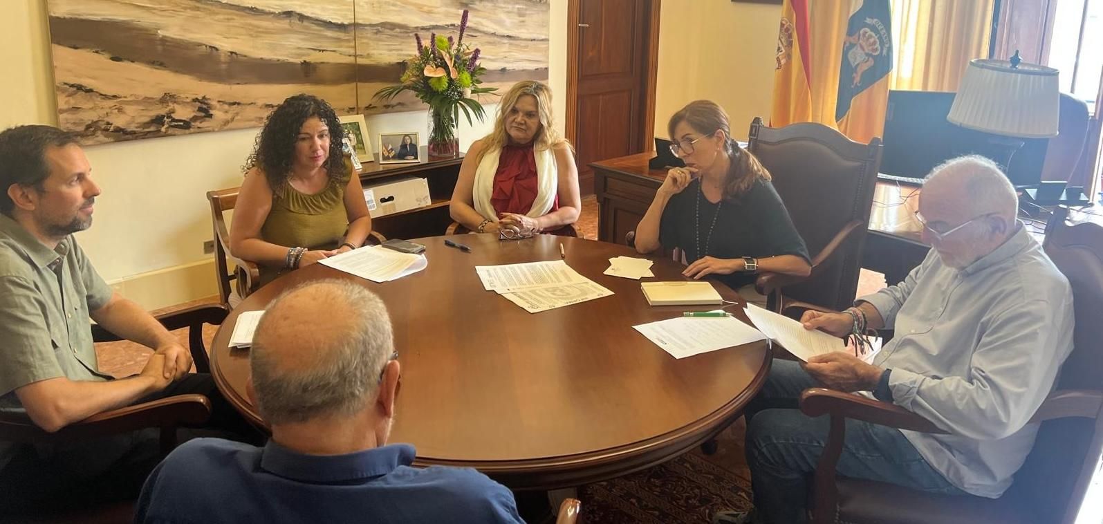 Reunión de la Plataforma de Médicos de Familia y Pediatras de Atención Primaria con la Diputación del Común.