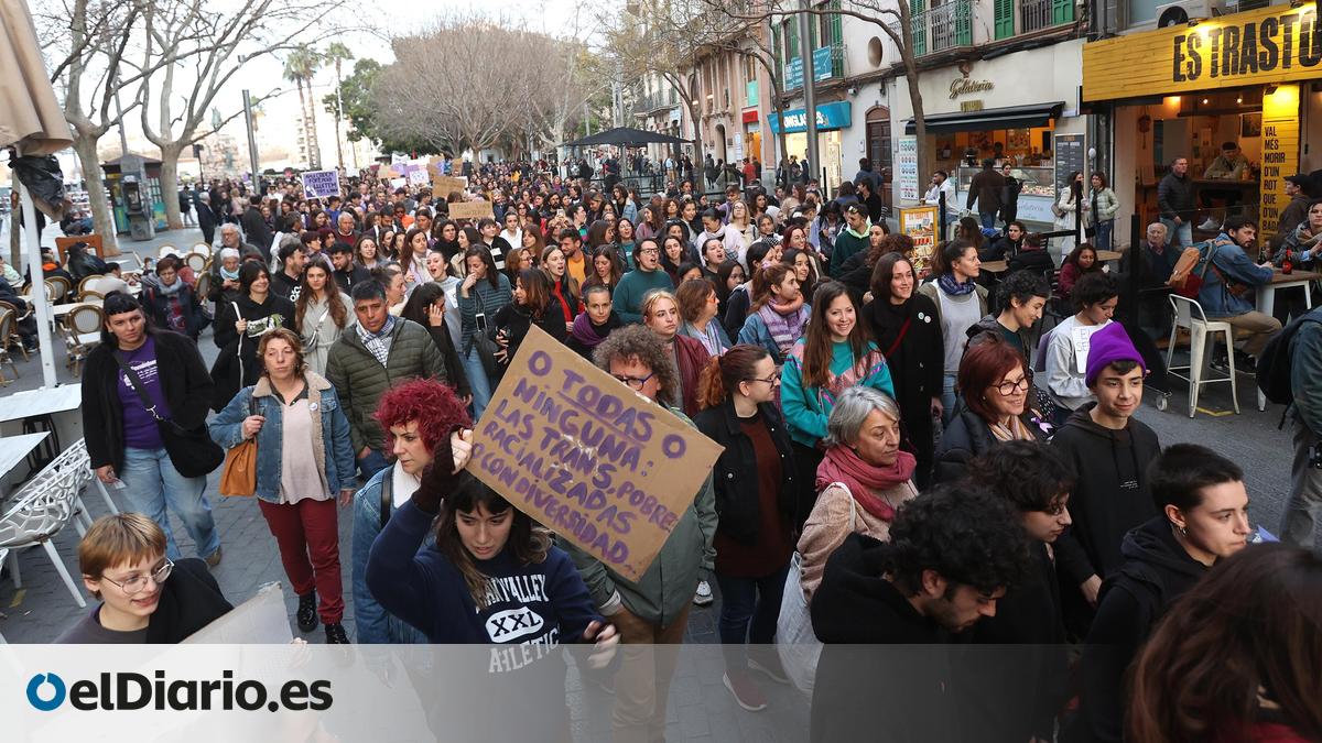 Miles de personas salen a las calles de Palma en dos manifestaciones ...