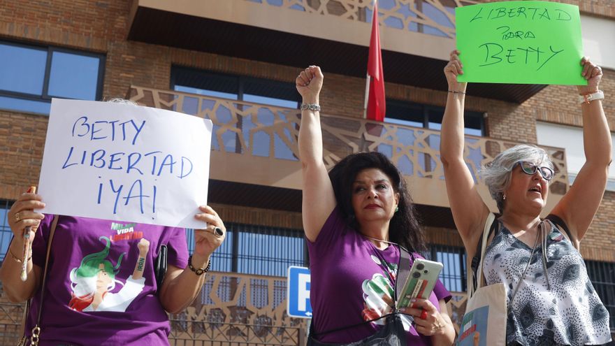 Feministas exigen la puesta en libertad de la activista marroquí acusada de blasfemia