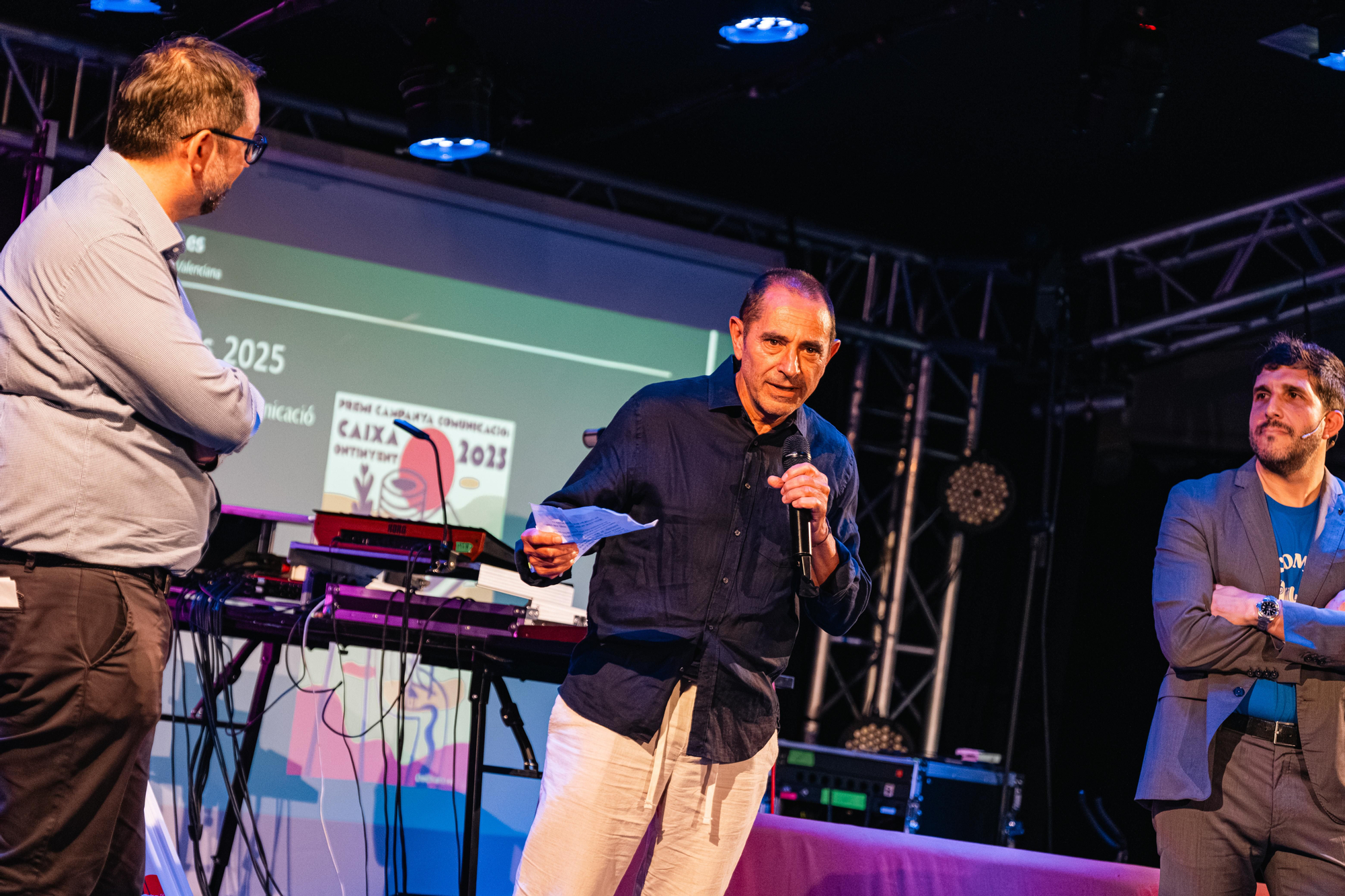 Caixa Ontinyent, premi a la millor campanya publicitària en la I Festa pel Valencià d'elDiario.es.