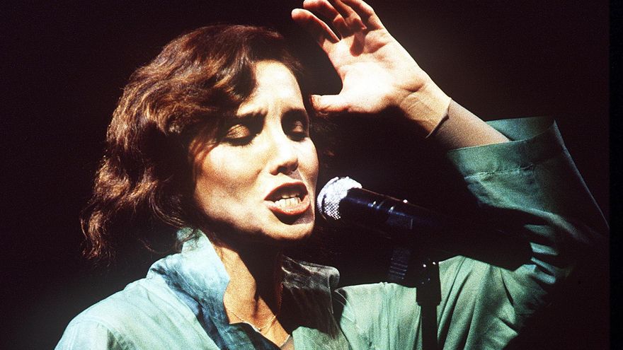 La cantante Ana Belén en un momento de su actuación en el espectáculo 'Rosa de amor y fuego' en 1989
