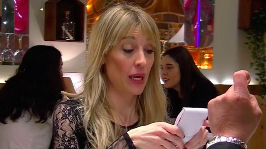 Tania leyendo su "test trampa"