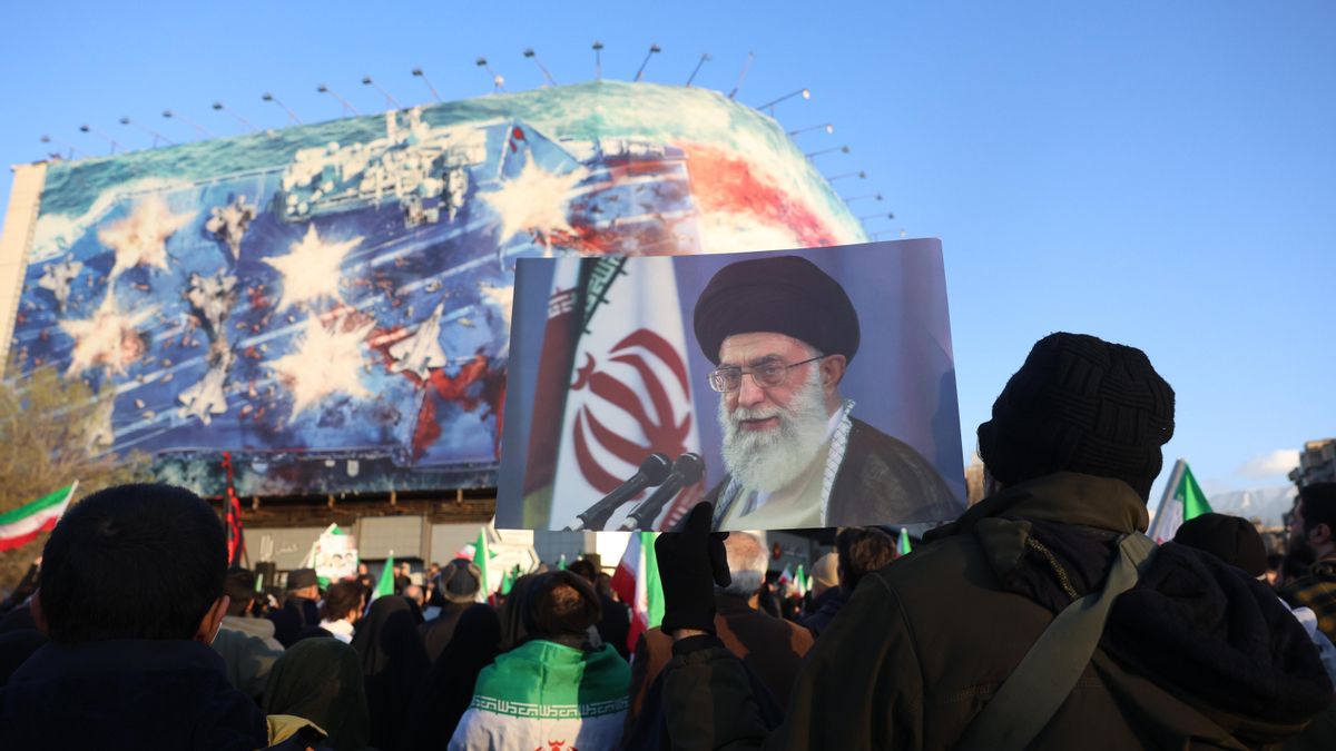 El ayatolá Alireza Arafi liderará Irán de forma interina con el presidente y el jefe del poder judicial tras la muerte de Jamenei