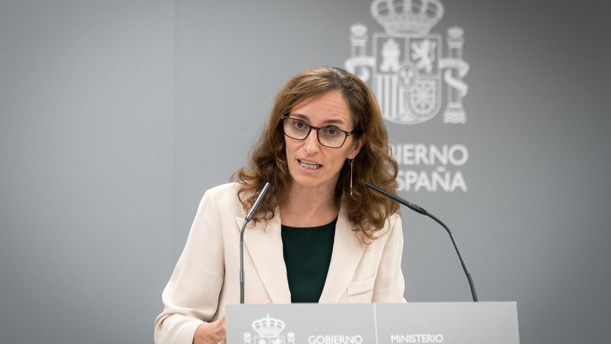 La ministra de Sanidad, Mónica García, presenta el estudio de la información correspondiente a las interrupciones voluntarias del embarazo realizadas en España durante el año 2024, a 1 de octubre de 2025, en Madrid (España).