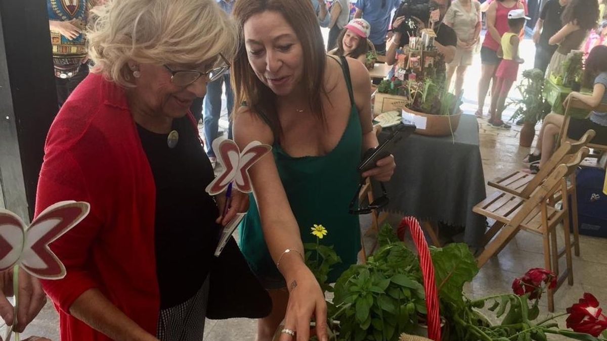 Carmena apela al "ejemplo" de Manuel Valls en Barcelona de "dar sus votos a la lista mayoritaria"