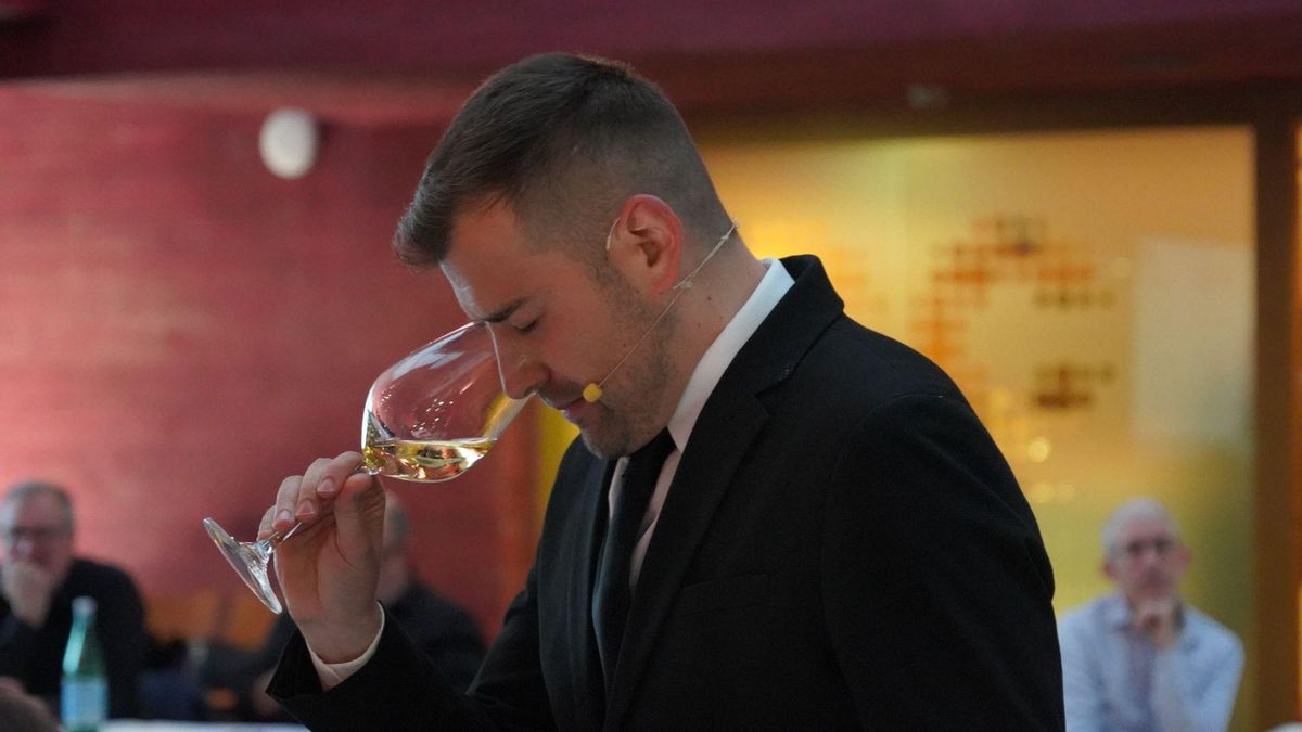 Iván Sánchez, sumiller de Venta Moncalvillo, representará a La Rioja en el Campeonato Oficial de España