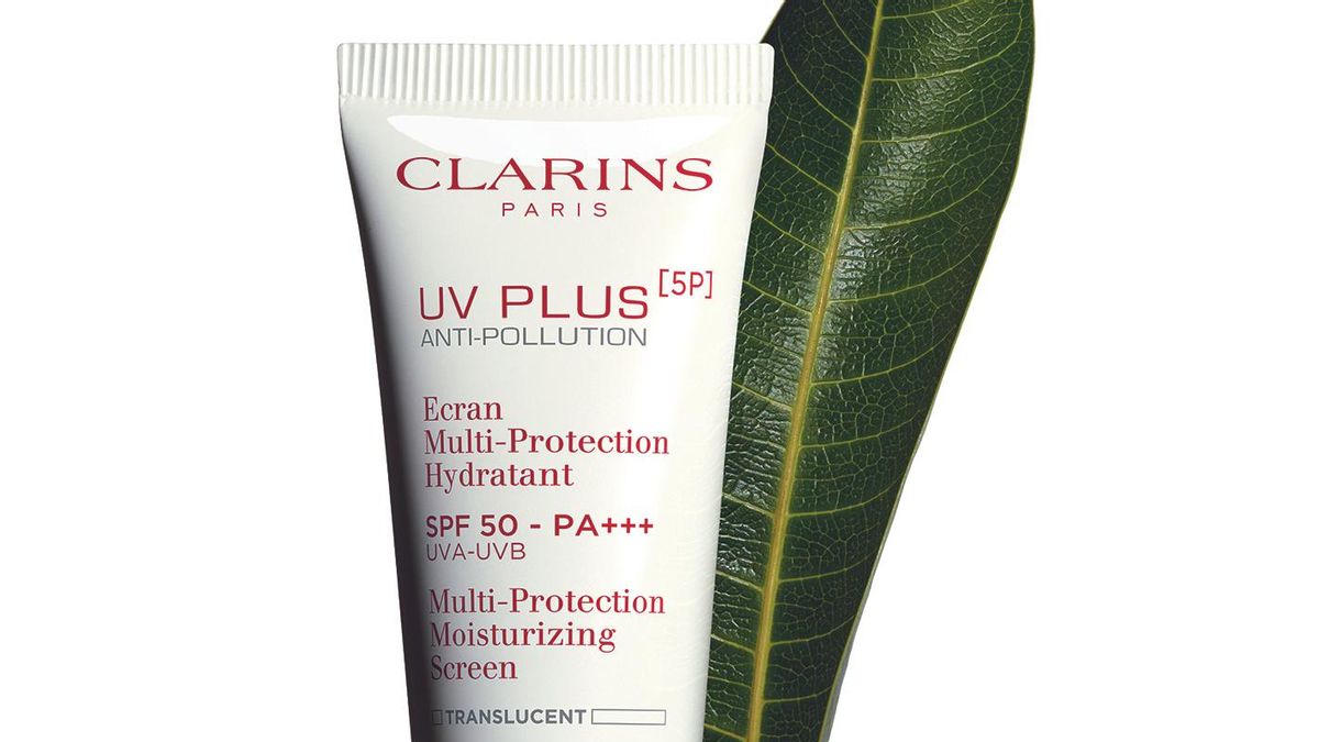 El UV Plus 5P Translucent de Clarins.
