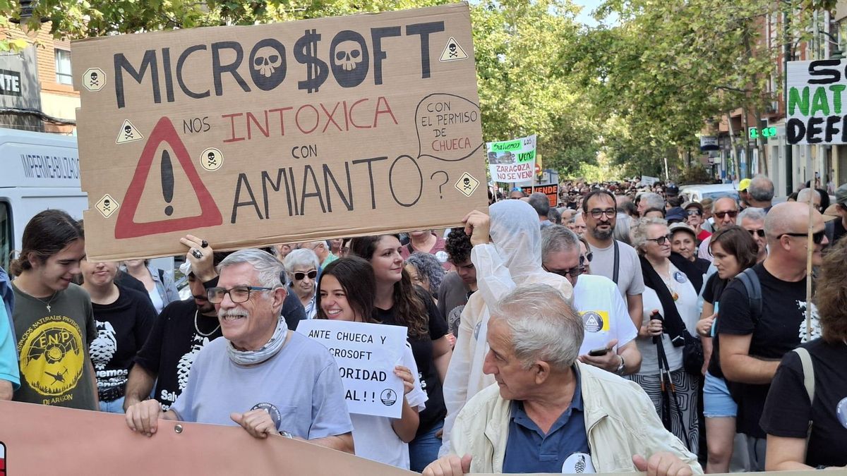 Los carteles han ilustrado la oposición al proyecto.