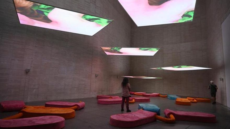 El Musac reabre su sala más monumental para estrenar la temporada estival con tres nuevas exposiciones