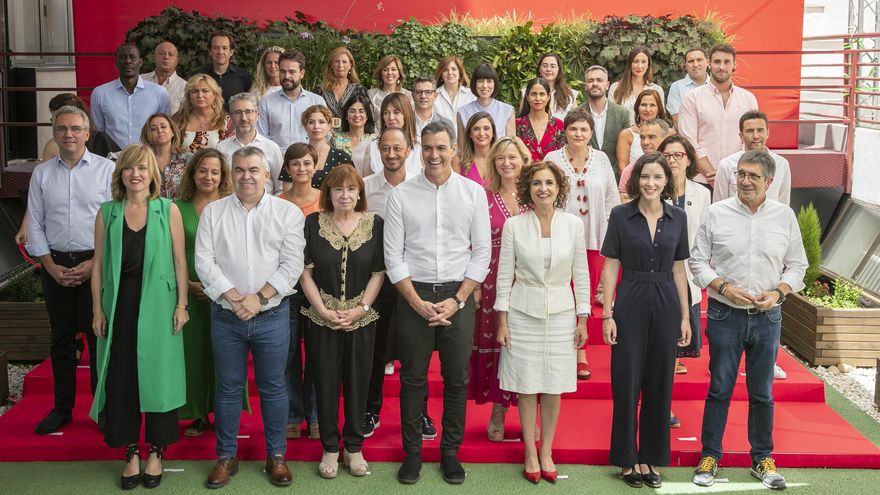 Foto de familia de la nueva cúpula socialista.