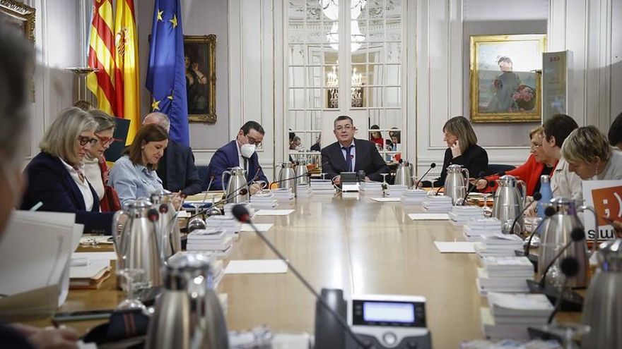 Empieza la carrera electoral: iniciativas sobre prostitución, vivienda y grandes supermercados para marcar posición en las Corts Valencianes